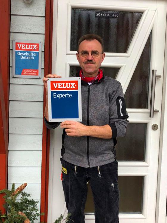 Karl Nägele mit Velux Plakette